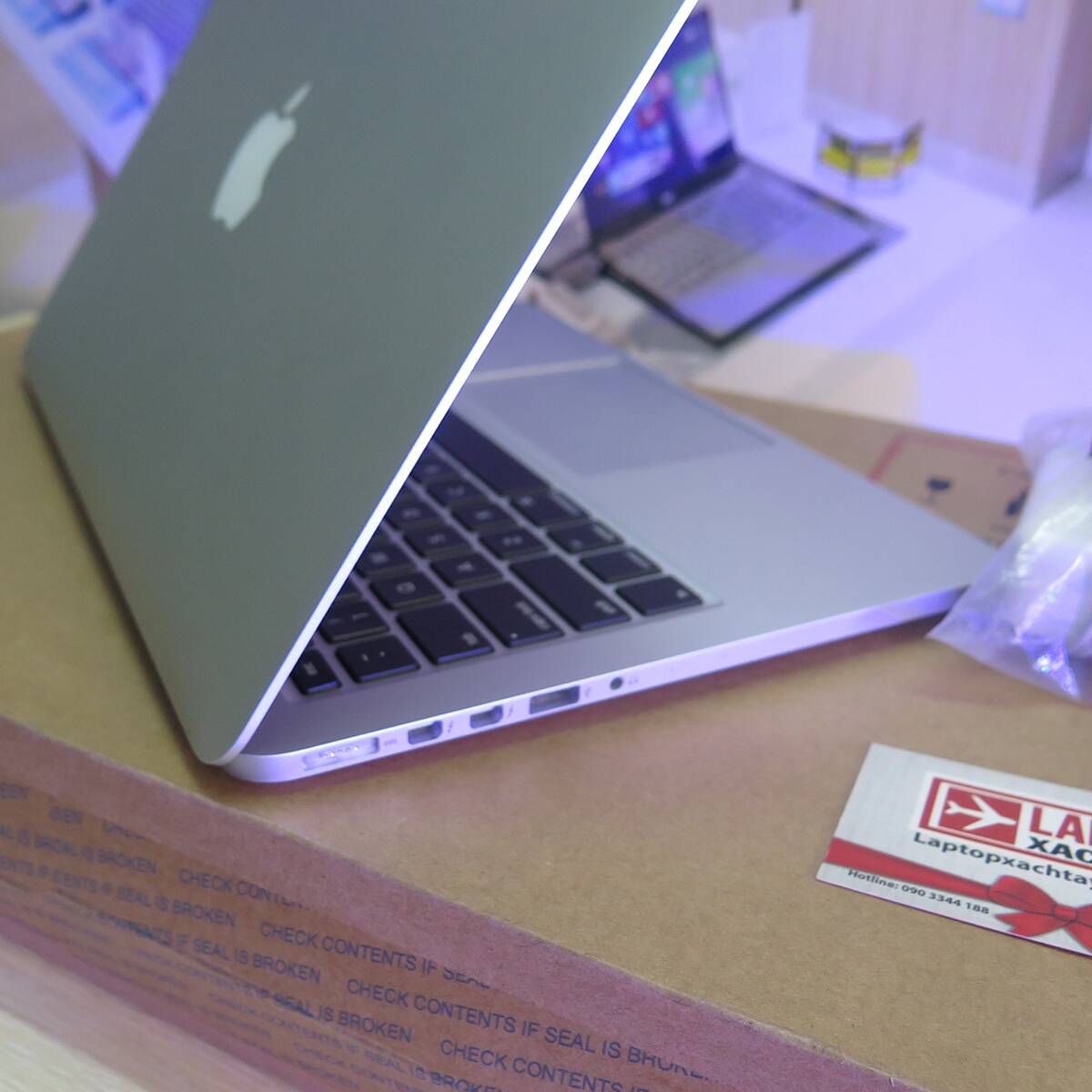 Macbook Pro 2015 13.3 inch I7 RAM 8GB SSD 256GB 2K VGA