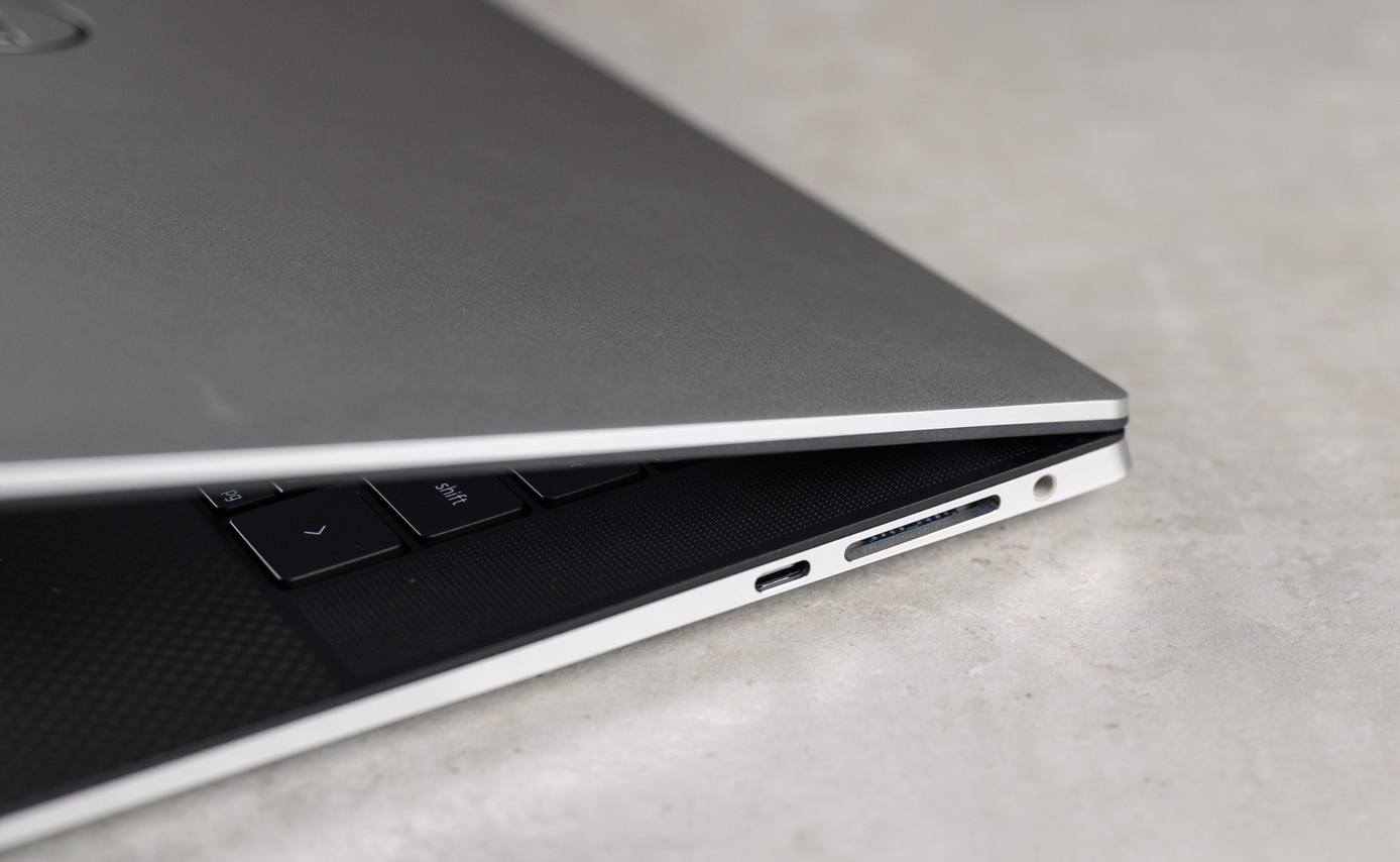 [Review] Đánh giá Laptop Dell XPS 9530: Lịch lãm sang trọng và mạnh mẽ!